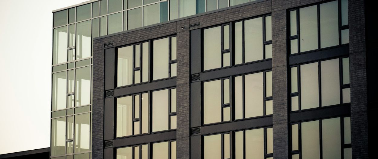 преимущества, бетонной, плитки, с пропилами, бесшовный, монтаж, фасадная, вентилируемая, система, брик волл, ронсон, сухой, brick wall, Брюгге, школа летово